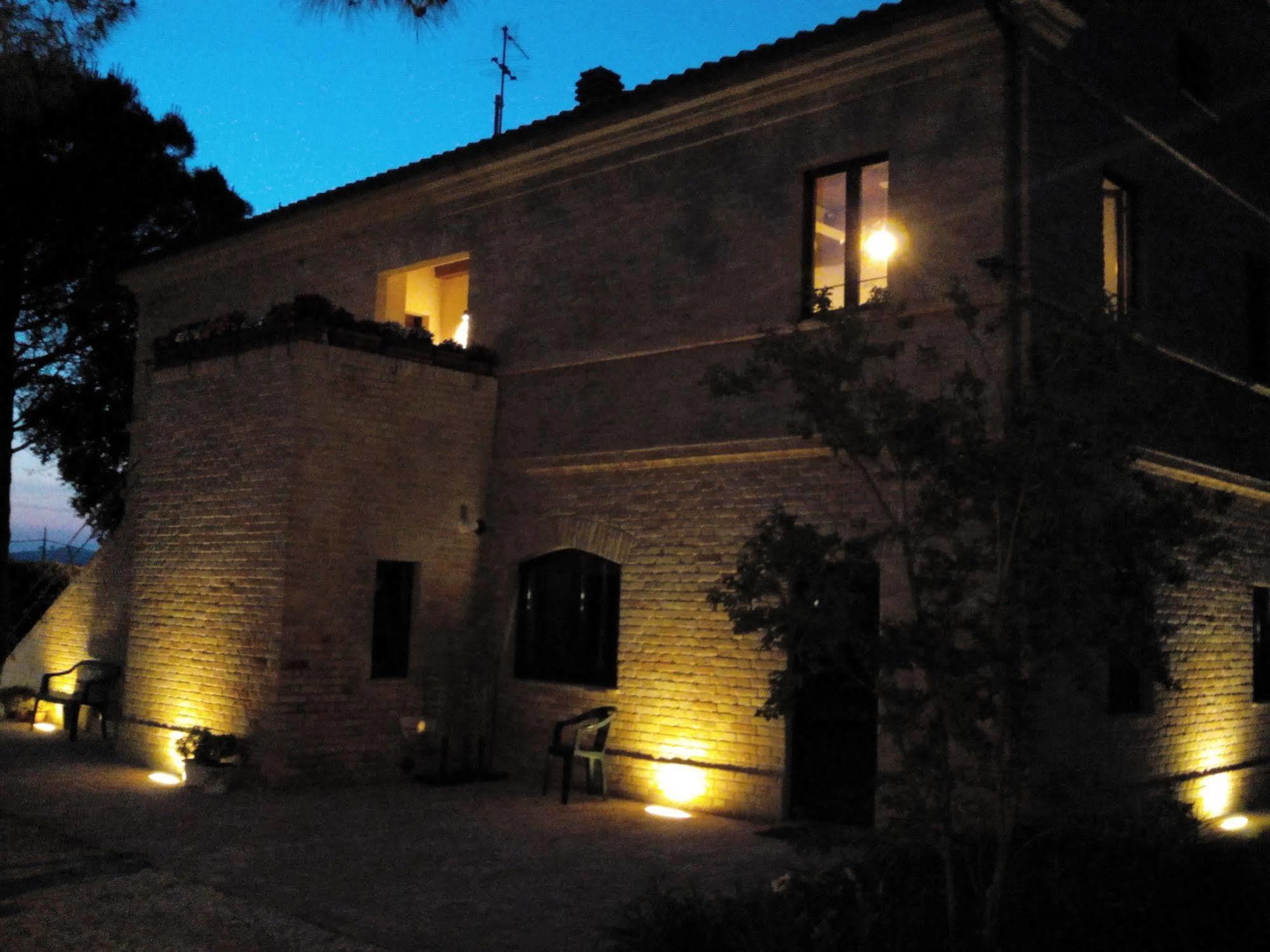 ポテンツァ・ピチェーナ Agriturismo La Fonte Di San Girioゲストハウス エクステリア 写真